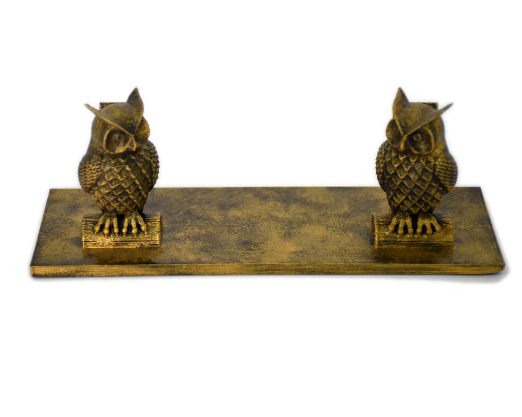 Magic wand display stand with owls