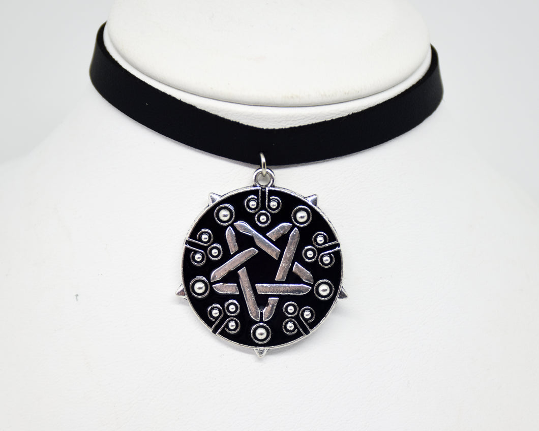 Yennefer black necklace